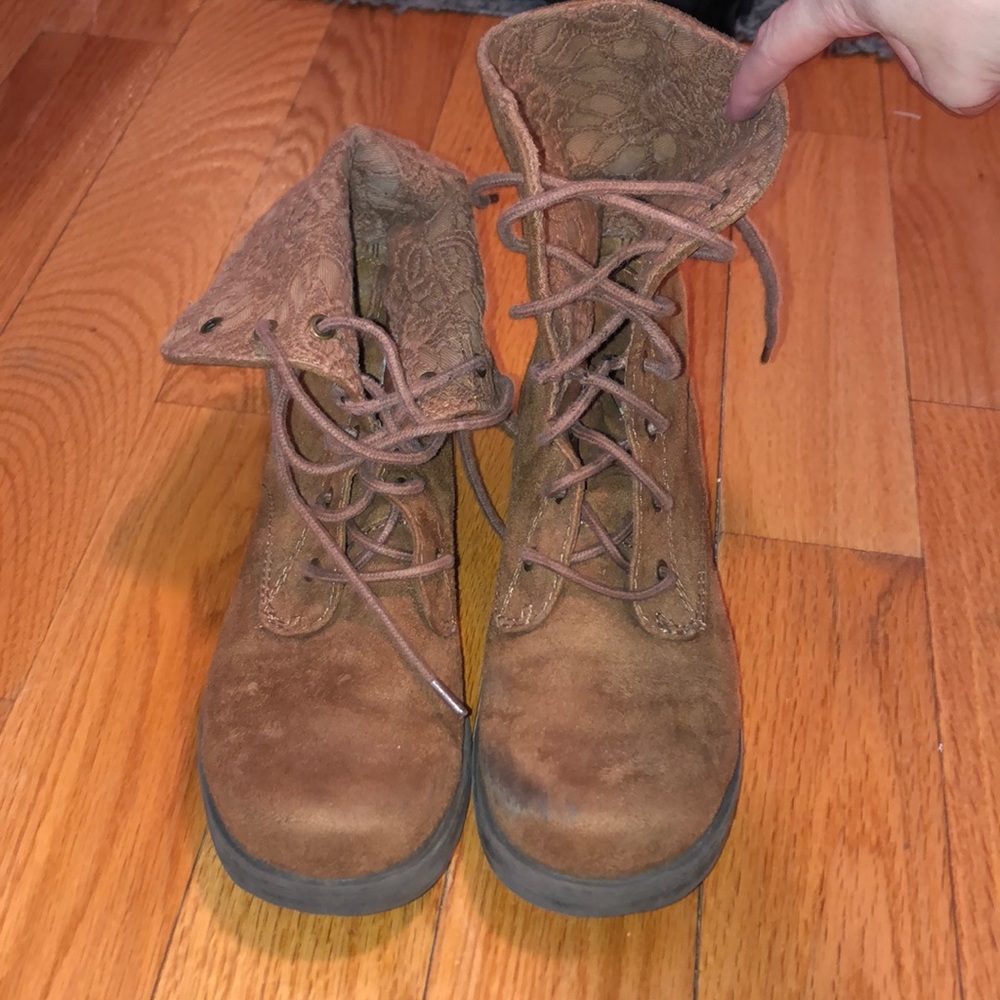 brown boots